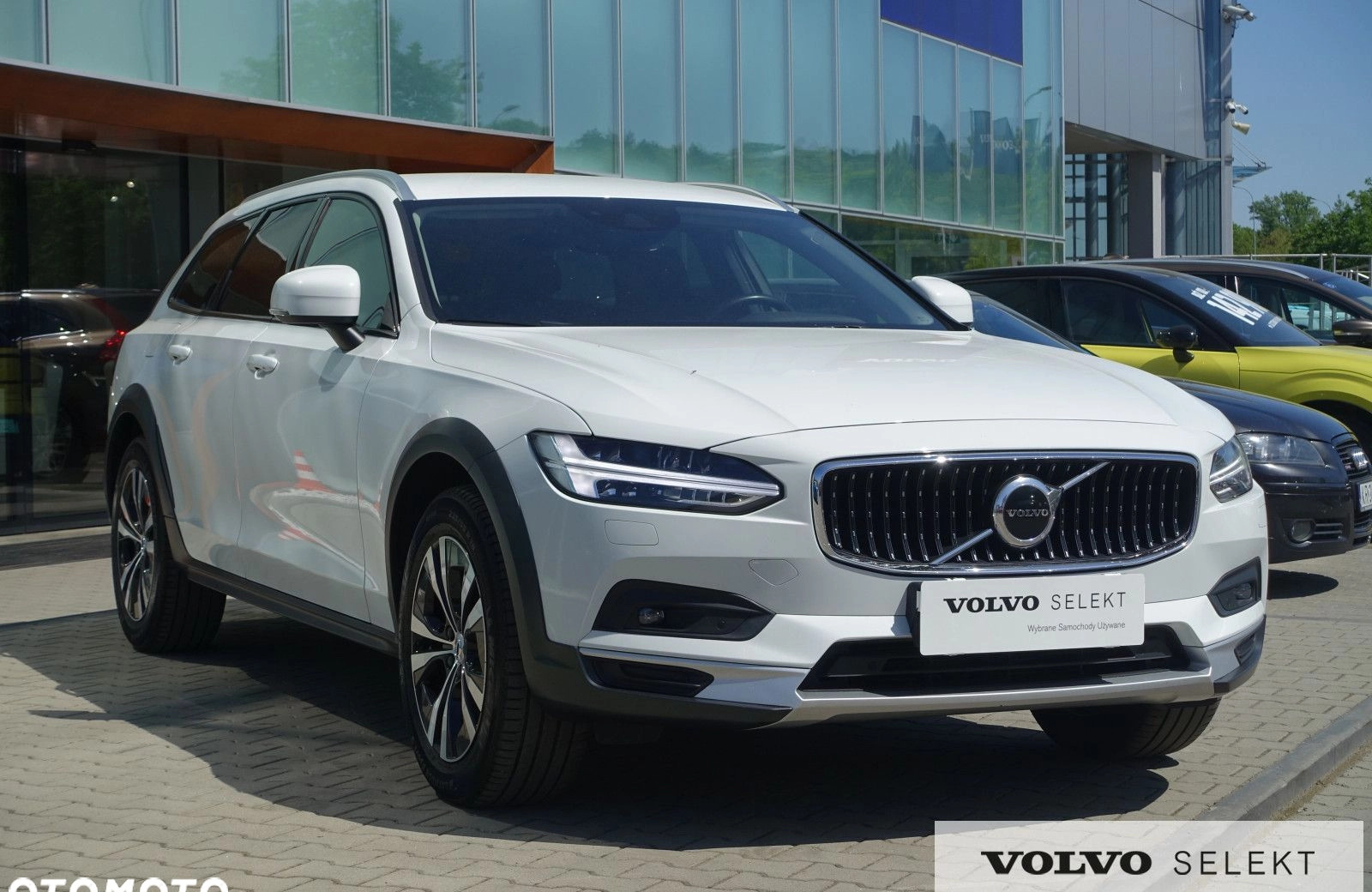 Volvo V90 Cross Country cena 168900 przebieg: 141575, rok produkcji 2021 z Radomsko małe 667